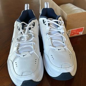 NEVER WORN Men’s Nike Air Monarch IV